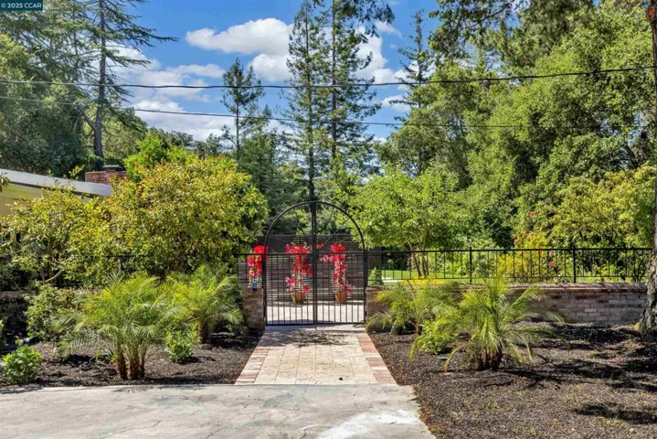 18 Van Tassel Ln, Orinda, California 94563