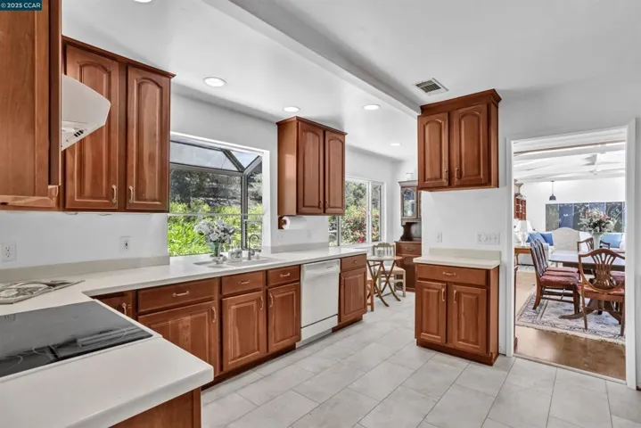 18 Van Tassel Ln, Orinda, California 94563