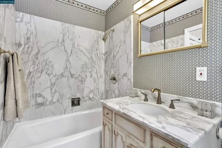 18 Van Tassel Ln, Orinda, California 94563