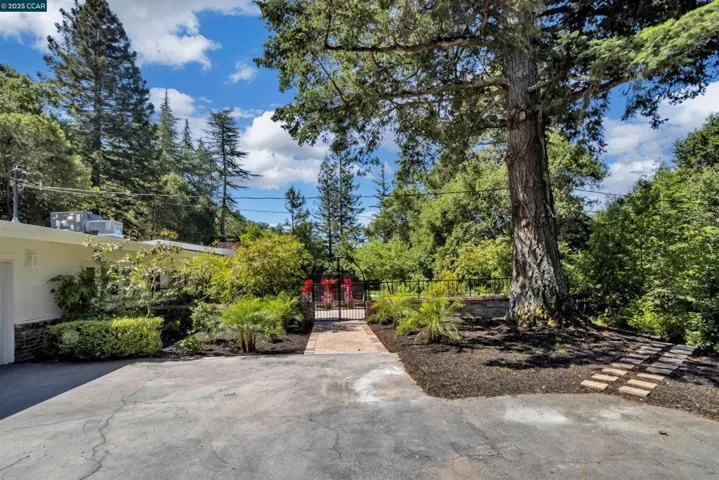 18 Van Tassel Ln, Orinda, California 94563