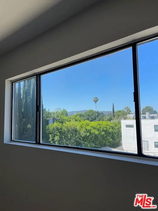 14804 Magnolia Boulevard  home-pic-15