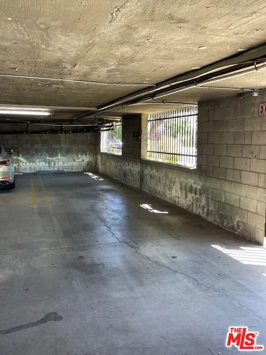 14804 Magnolia Boulevard  home-pic-25