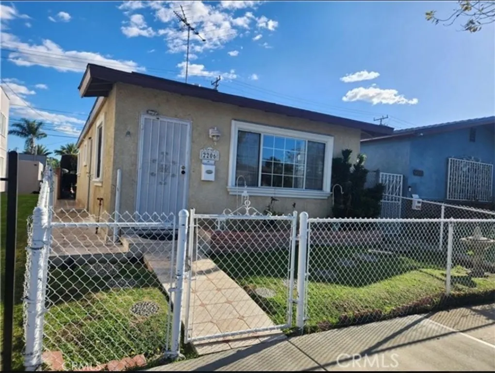 2206 Cowlin Avenue, Commerce, California 90040, 2 Bedrooms Bedrooms, ,1 BathroomBathrooms,Residential,For Sale,Cowlin,CV25102517
