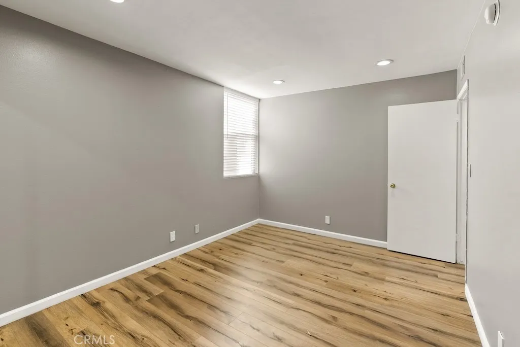 18620 Hatteras Street 223, Tarzana, California 91356 home-pic-27