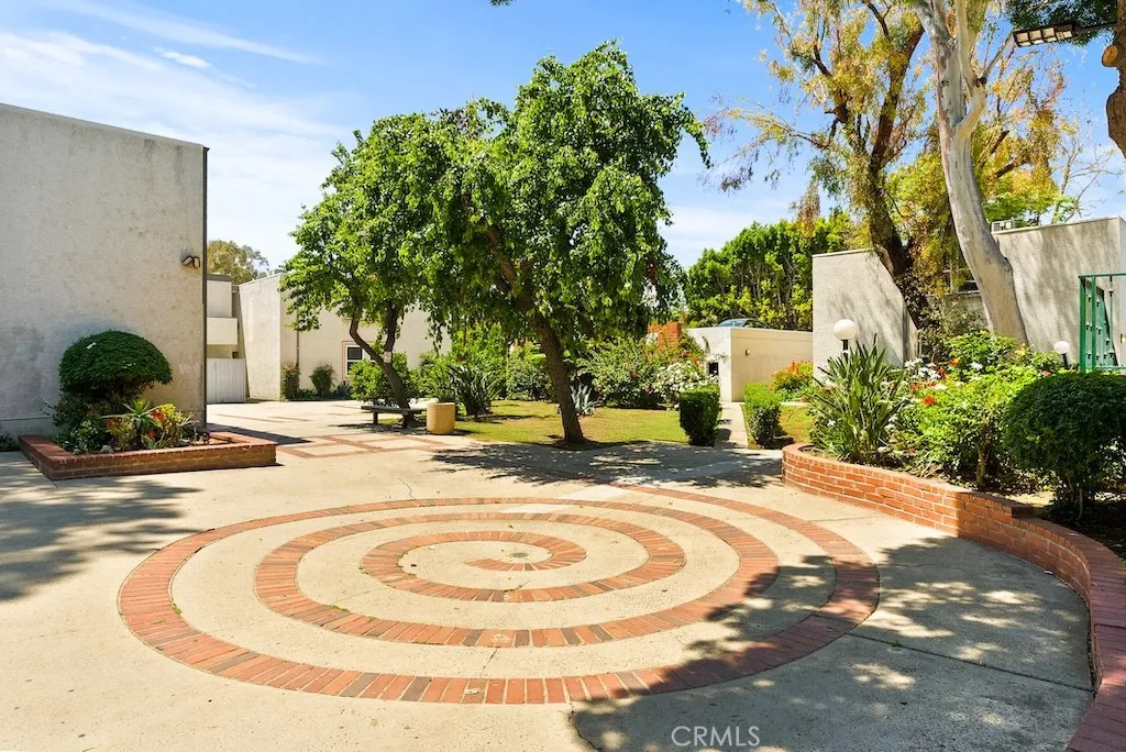 18620 Hatteras Street 223, Tarzana, California 91356 home-pic-31