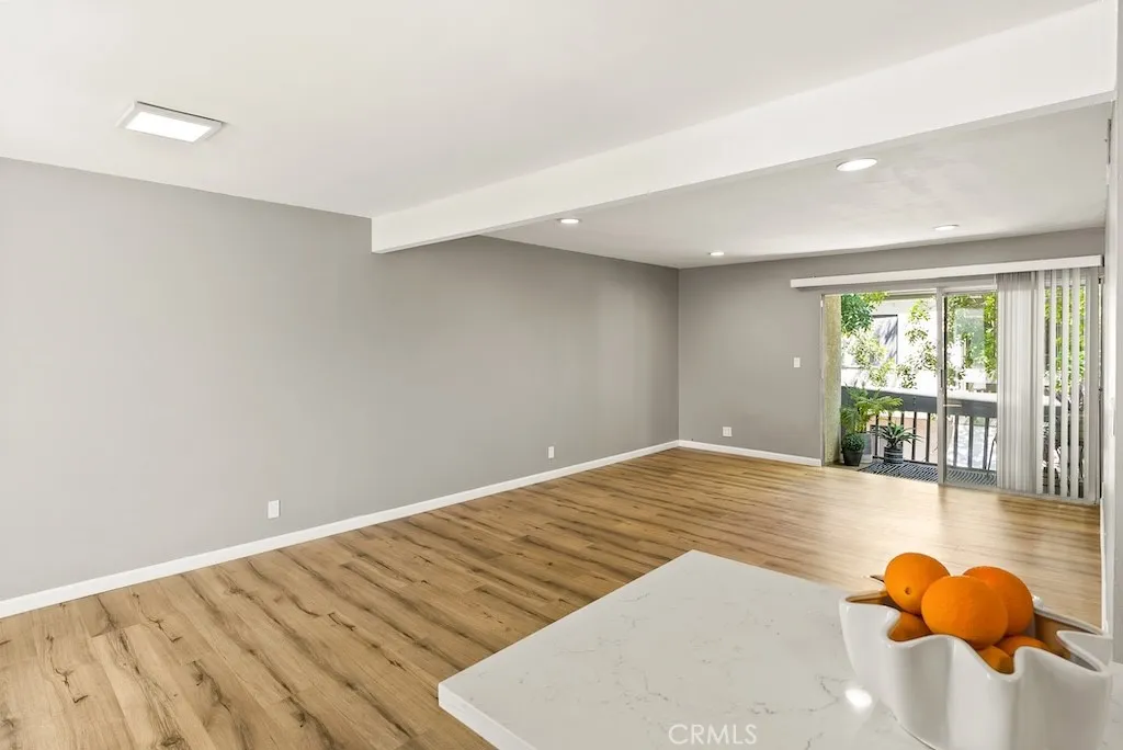 18620 Hatteras Street 223, Tarzana, California 91356 home-pic-9