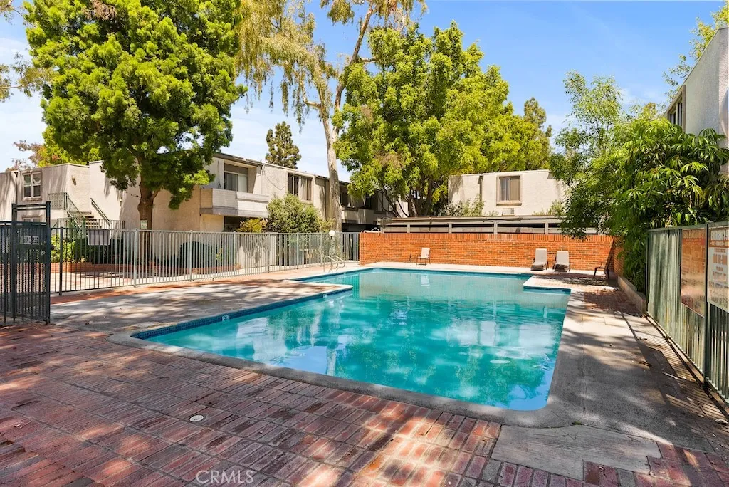 18620 Hatteras Street 223, Tarzana, California 91356 home-pic-28