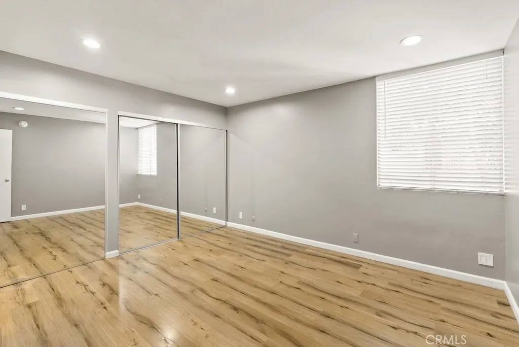 18620 Hatteras Street 223, Tarzana, California 91356 home-pic-17