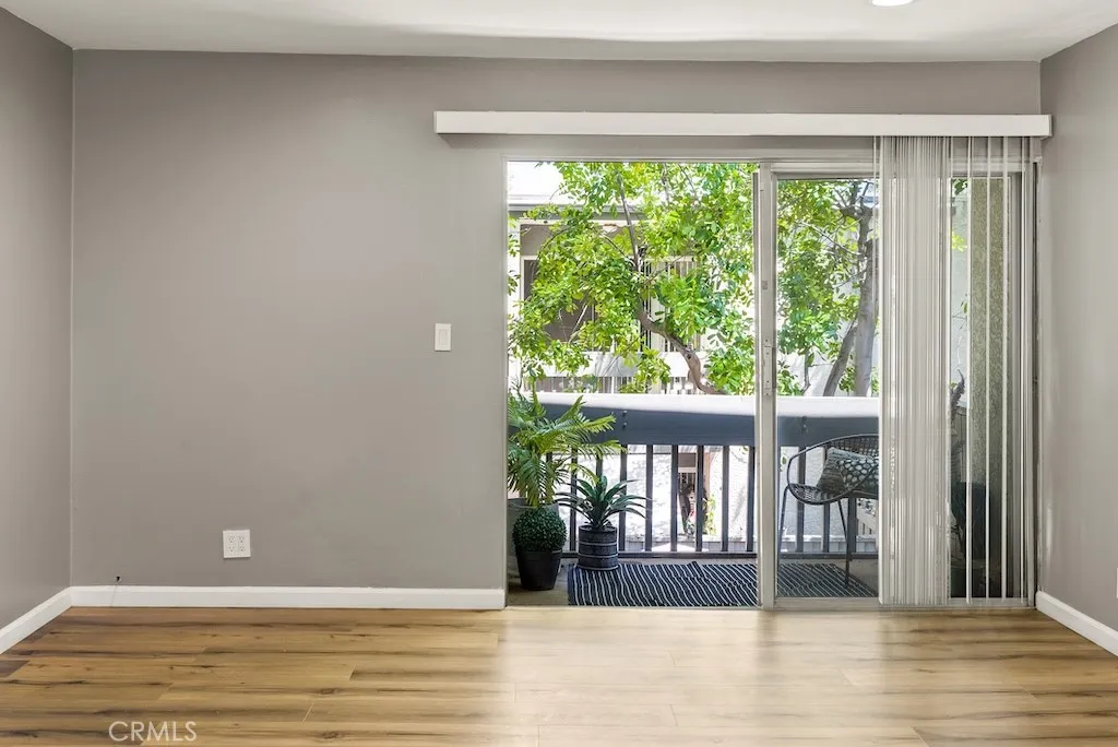 18620 Hatteras Street 223, Tarzana, California 91356 home-pic-10