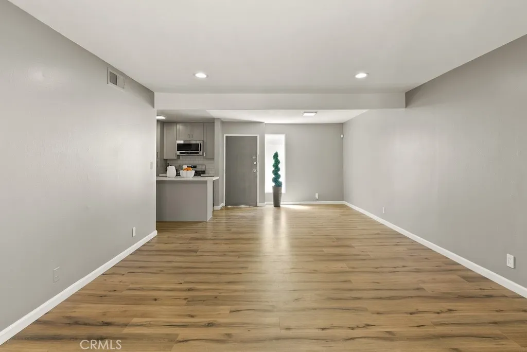 18620 Hatteras Street 223, Tarzana, California 91356 home-pic-12
