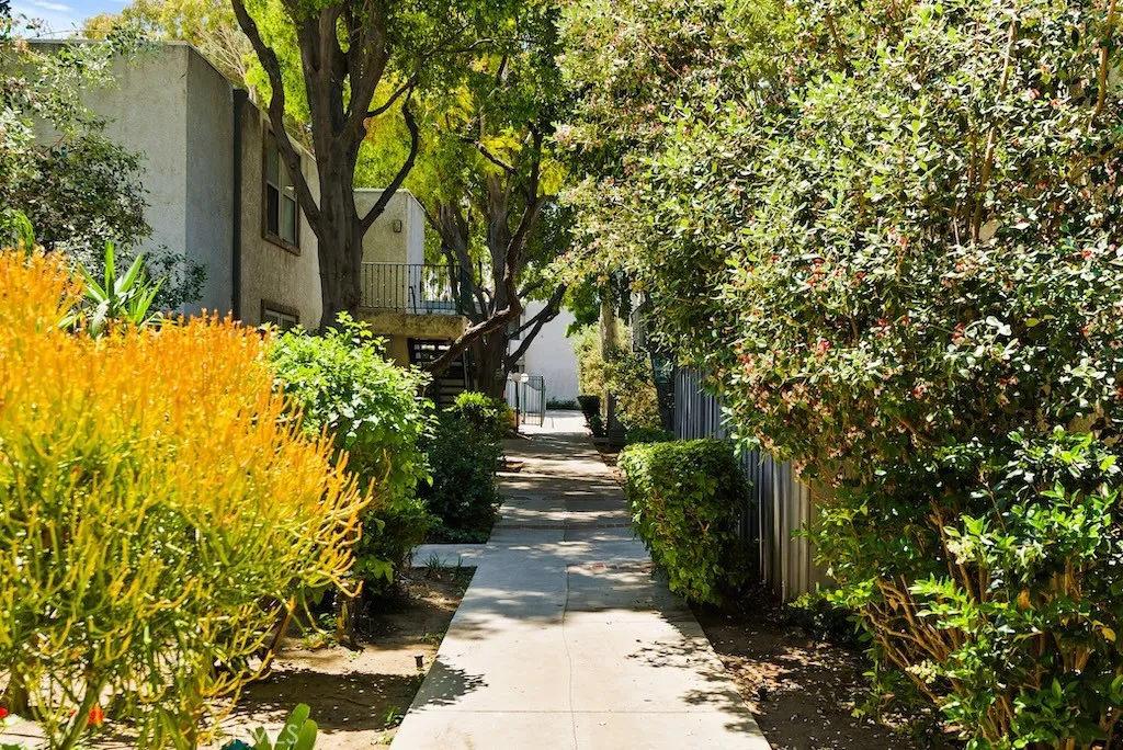 18620 Hatteras Street 223, Tarzana, California 91356 home-pic-30
