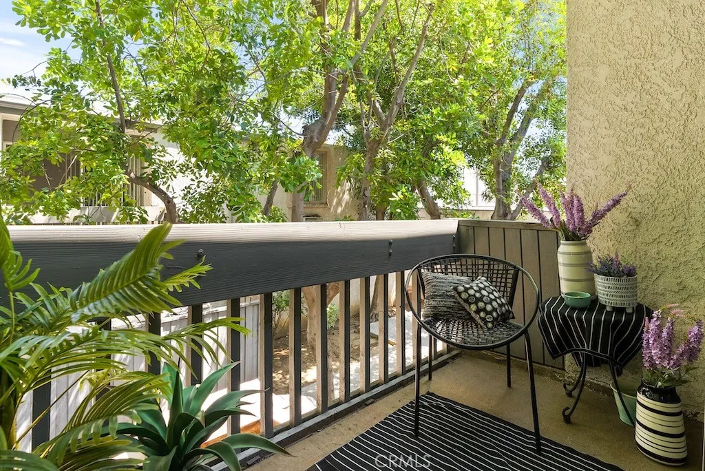 18620 Hatteras Street 223, Tarzana, California 91356 home-pic-11