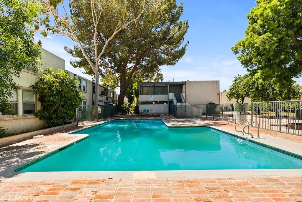 18620 Hatteras Street 223, Tarzana, California 91356 home-pic-29