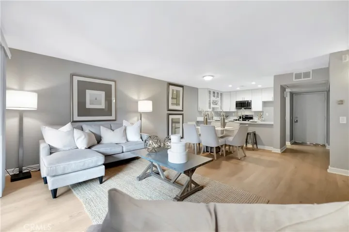 224 Tangelo 372, Irvine, California 92618