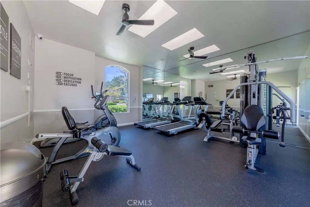 2400 Del Mar Way  home-pic-4