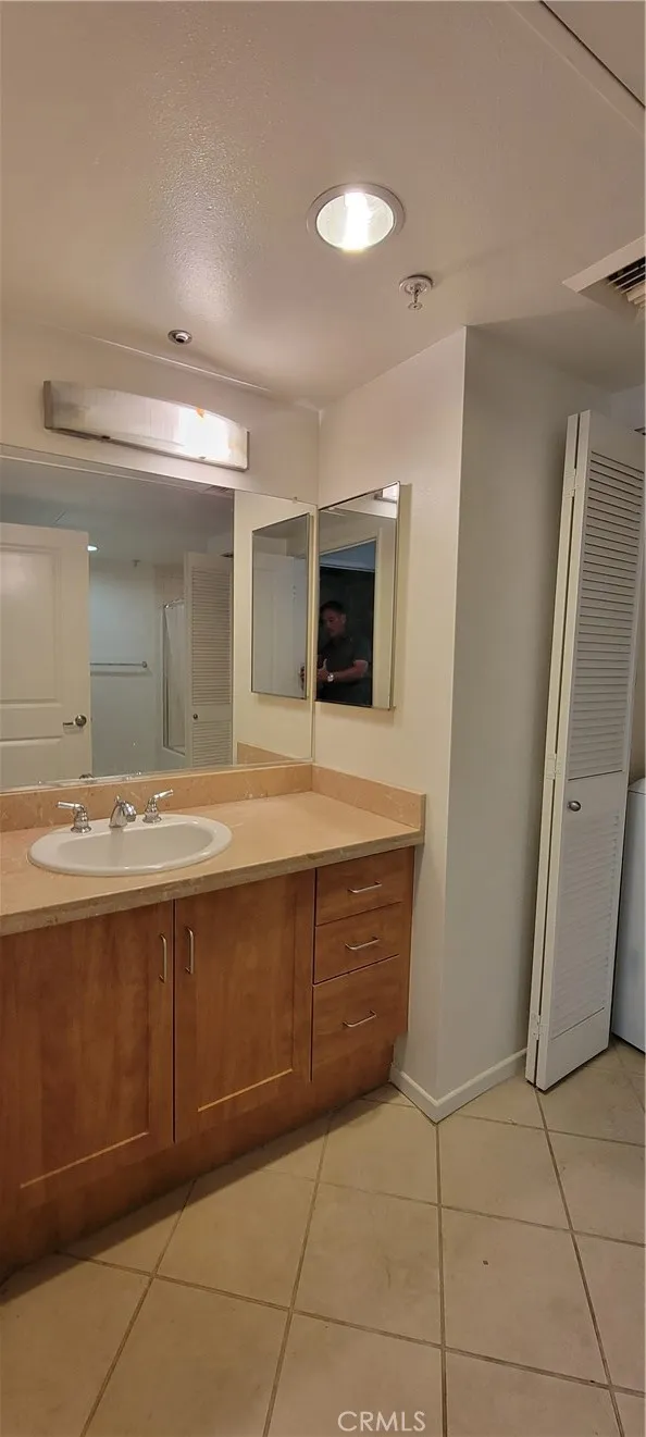 267 S San Pedro Street, Los Angeles, California 90012 home-pic-4
