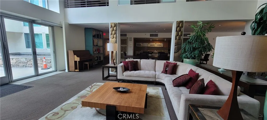 267 S San Pedro Street, Los Angeles, California 90012 home-pic-17