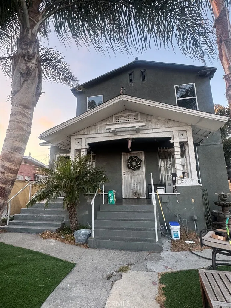 207 W 85th Place, Los Angeles, California 90003 home-pic-0