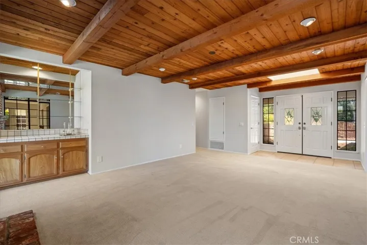Living/Wet Bar