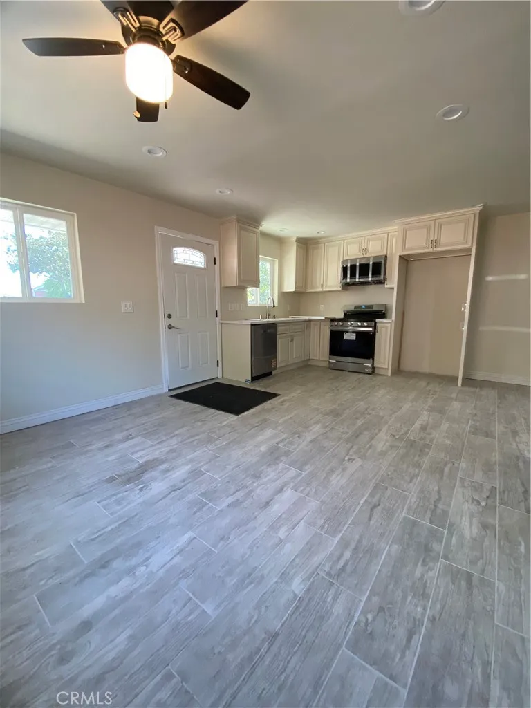 1727 W Santa Ana Boulevard, Santa Ana, California 92703 home-pic-4
