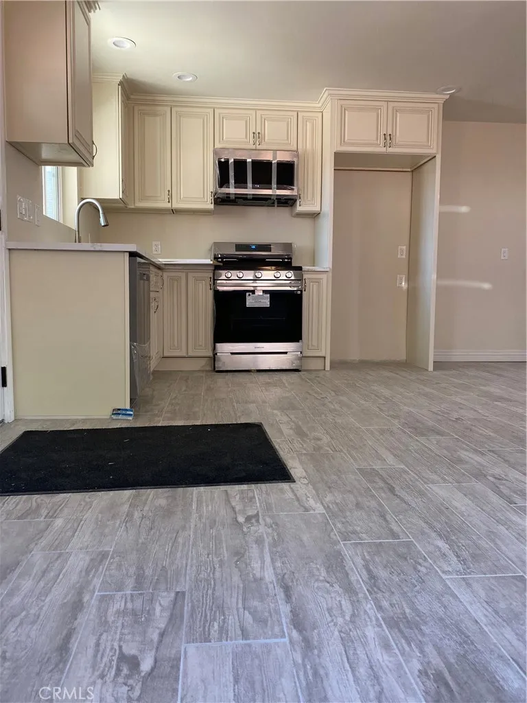 1727 W Santa Ana Boulevard, Santa Ana, California 92703 home-pic-0