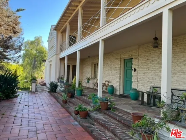 541 Comstock Avenue, Los Angeles, California 90024