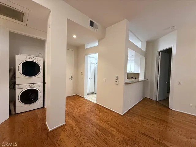 5151 Balboa Boulevard 202, Encino, California 91316