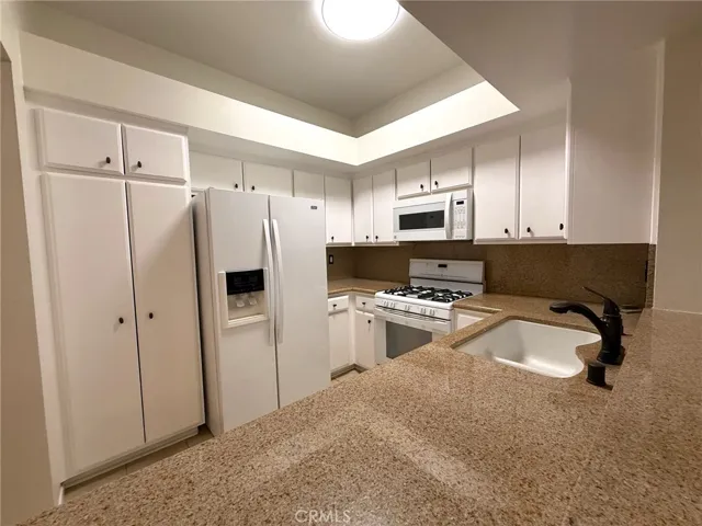 5151 Balboa Boulevard 202, Encino, California 91316
