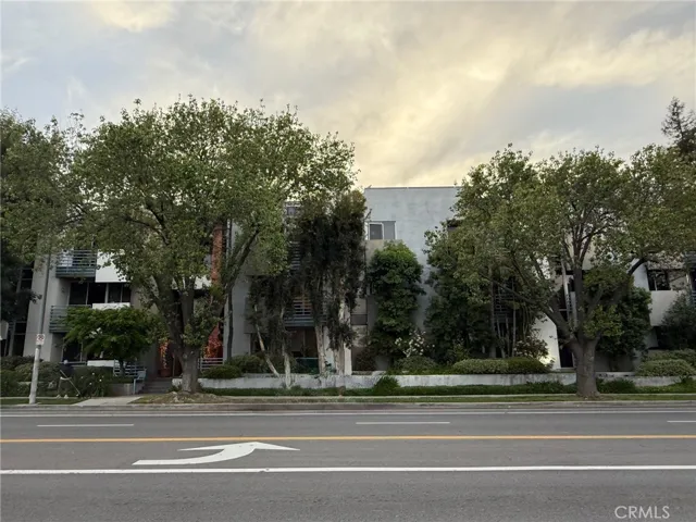 5151 Balboa Boulevard 202, Encino, California 91316