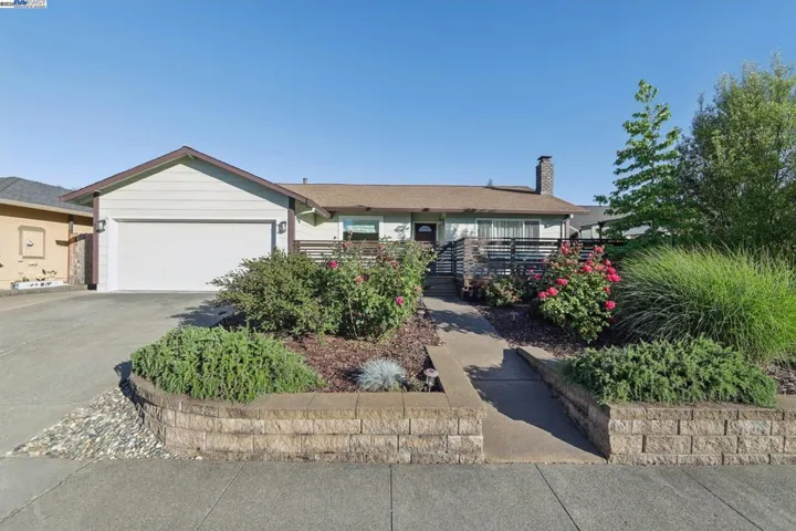 1644 Sarkesian, Petaluma, California 94954-4574
