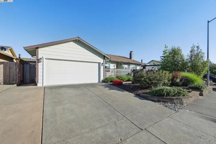 1644 Sarkesian, Petaluma, California 94954-4574