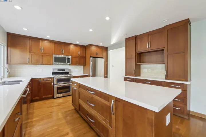 1644 Sarkesian, Petaluma, California 94954-4574