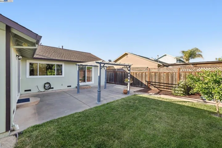 1644 Sarkesian, Petaluma, California 94954-4574