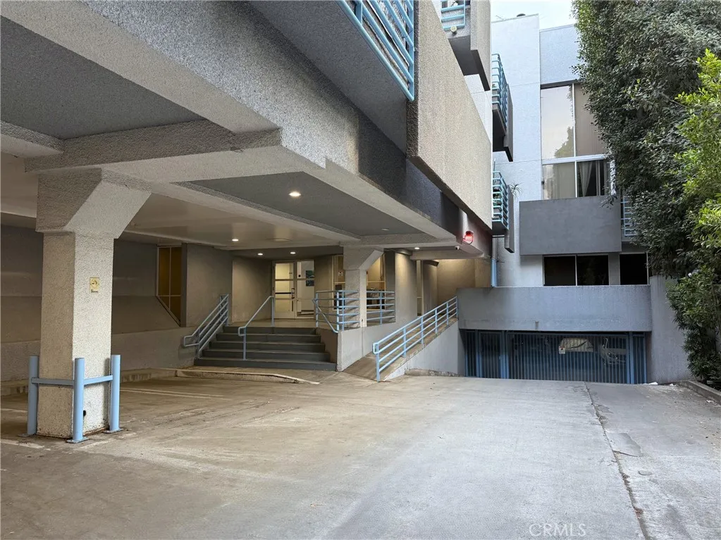 5151 Balboa Boulevard 202, Encino, California 91316 home-pic-7