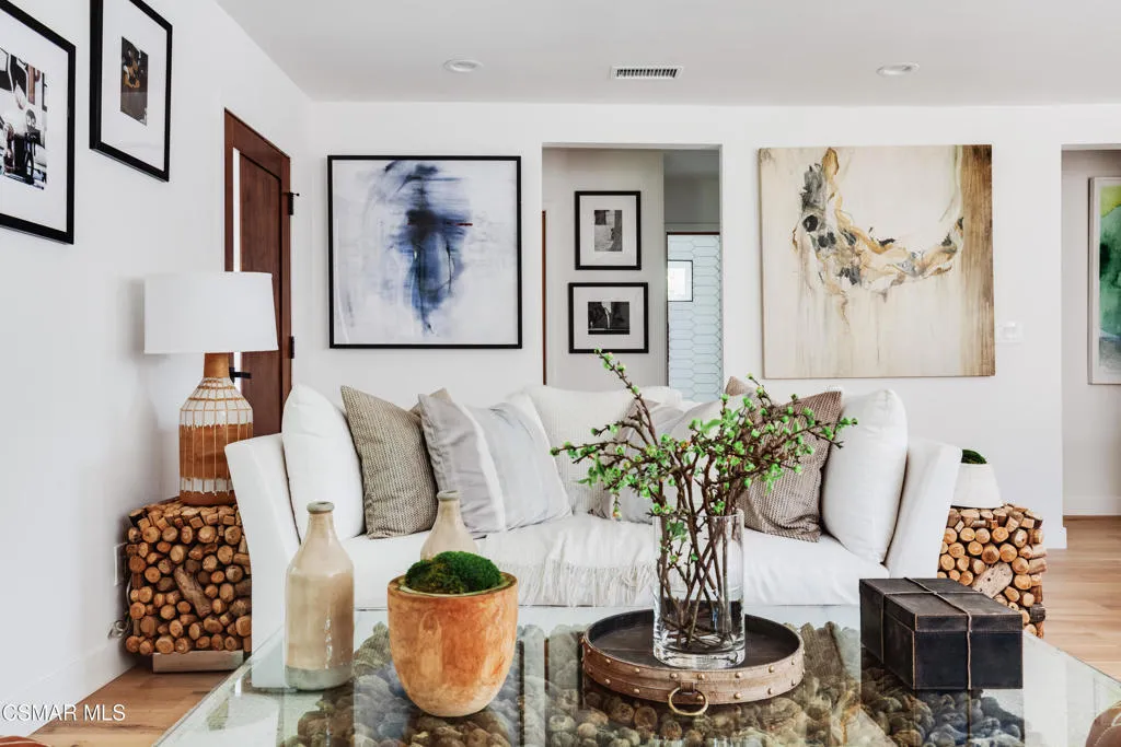 14322 W Collins Street, Sherman Oaks, California 91401 home-pic-13