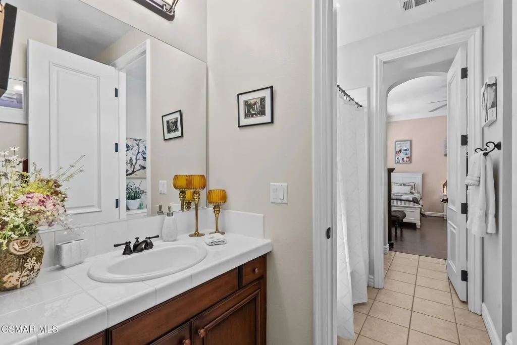 27003 Cliffie Way, Canyon Country, California 91387 home-pic-34