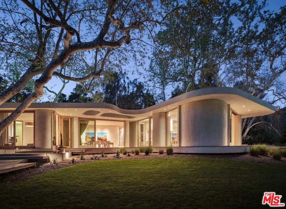 800 Brooktree Road, Pacific Palisades, California 90272, 8 Bedrooms Bedrooms, ,7 BathroomsBathrooms,Residential,For Sale,Brooktree,25537321