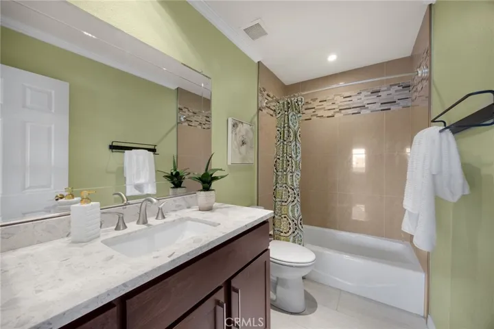 Upstairs hall bathroom