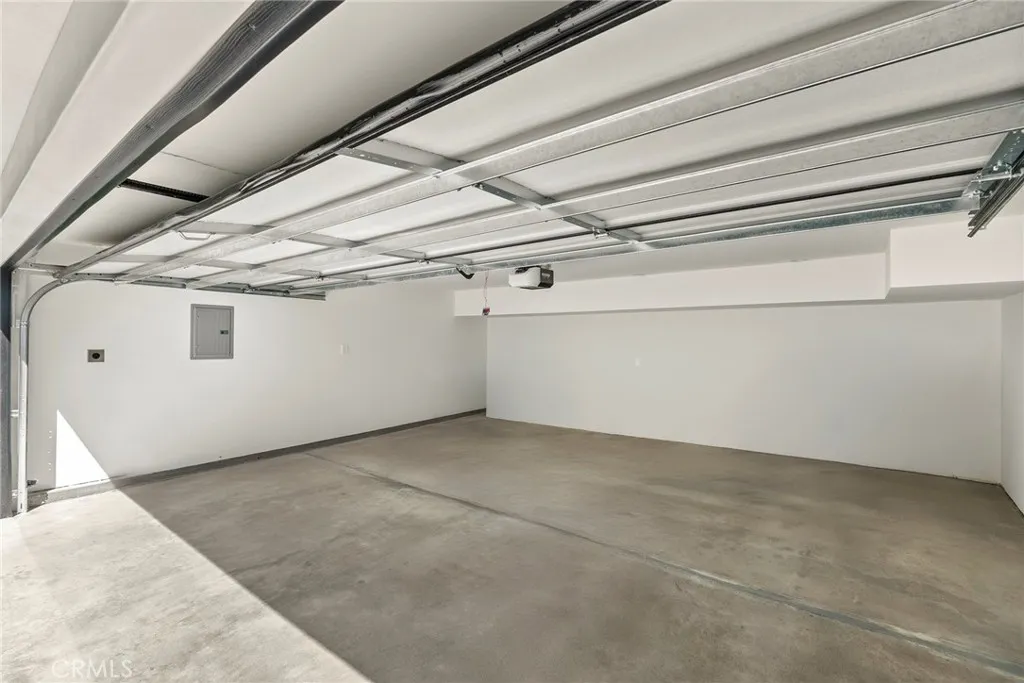 9336 Lloydcrest Drive, Beverly Hills, California 90210 home-pic-28