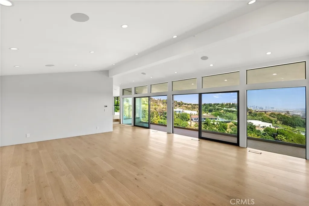 9336 Lloydcrest Drive, Beverly Hills, California 90210 home-pic-14