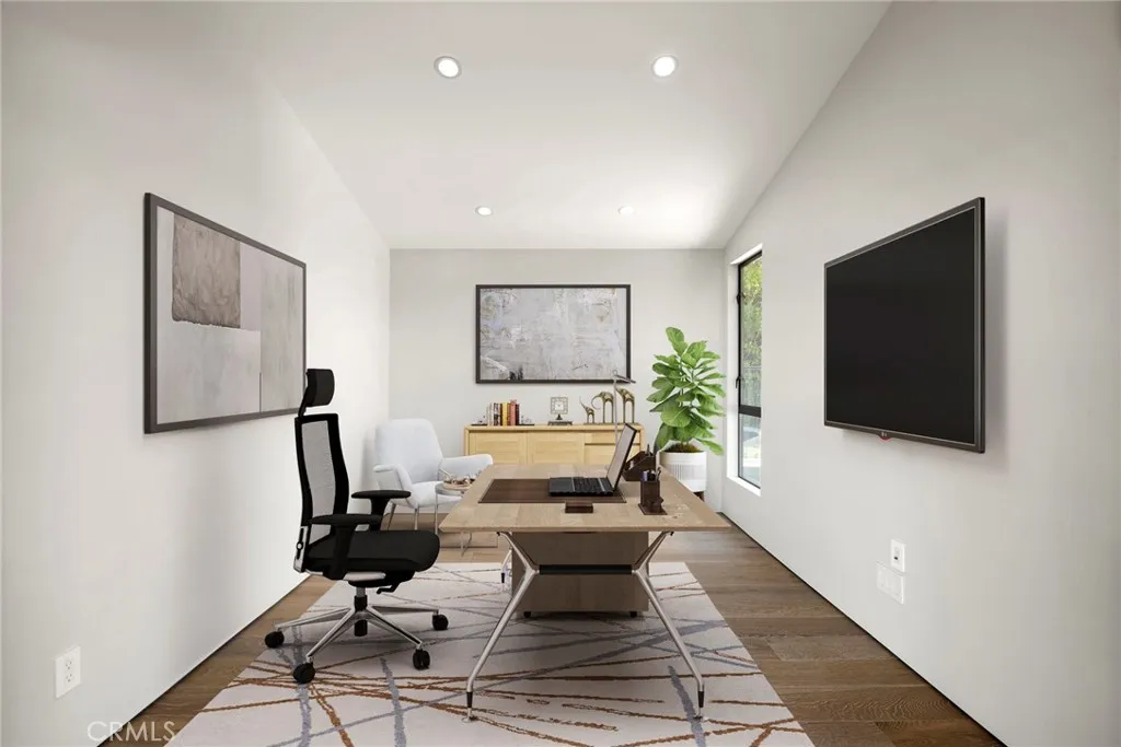 9336 Lloydcrest Drive, Beverly Hills, California 90210 home-pic-18