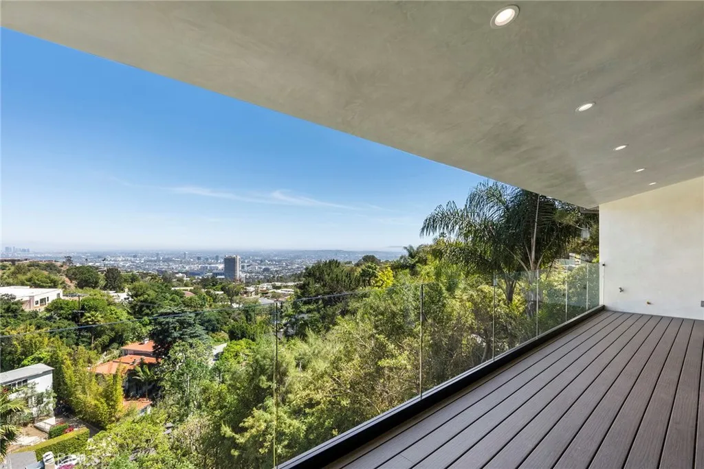 9336 Lloydcrest Drive, Beverly Hills, California 90210 home-pic-16