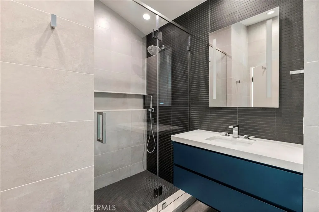 9336 Lloydcrest Drive, Beverly Hills, California 90210 home-pic-21