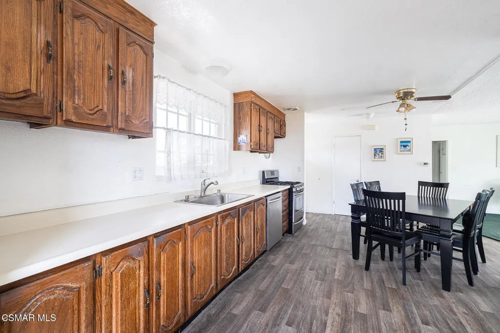 1620 Spence Street, Simi Valley, California 93065 home-pic-12