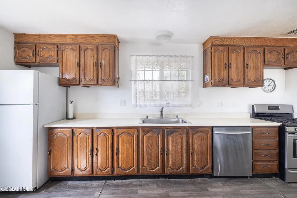 1620 Spence Street, Simi Valley, California 93065 home-pic-11