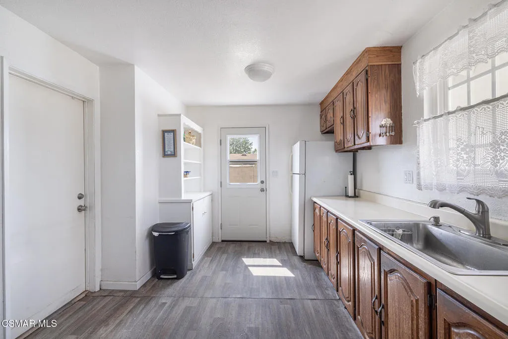 1620 Spence Street, Simi Valley, California 93065 home-pic-10