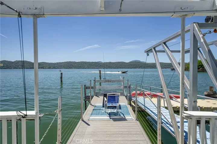 The best of lake living!