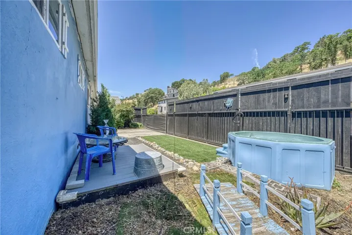 Extra high fence for privacy. Two sides can open for extra parking.