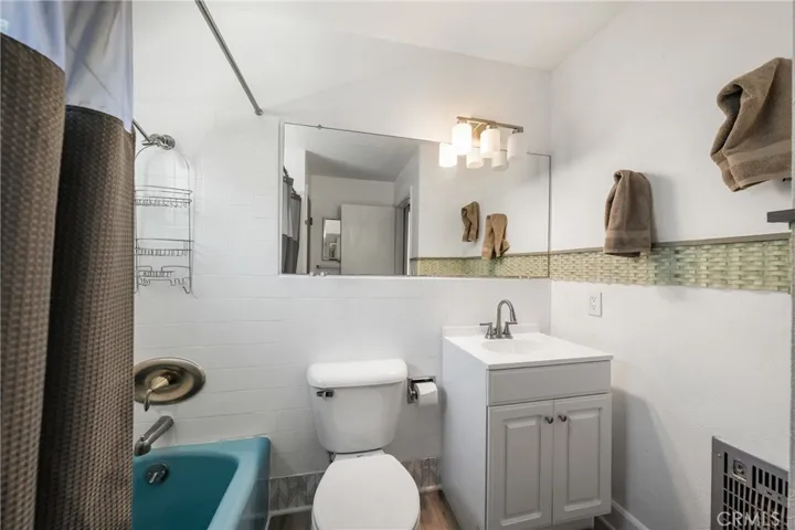 Full hall bathroom
