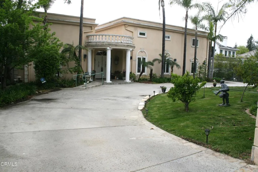 500 Georgian Road, La Canada Flintridge, California 91011 home-pic-2
